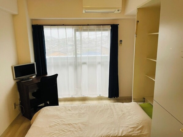 1 bedroom, desk, bed sheets