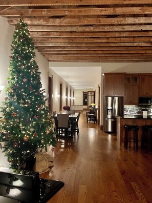 Interior - Spacious 2-bedroom loft above the International Owl Center in Houston, MN (Houston)