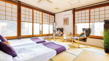 4 bedrooms, desk, free WiFi, bed sheets