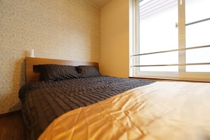 1 Schlafzimmer, Schreibtisch, Bettwäsche