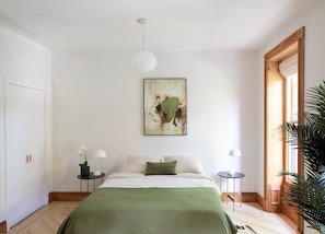 4 bedrooms, desk, iron/ironing board, WiFi