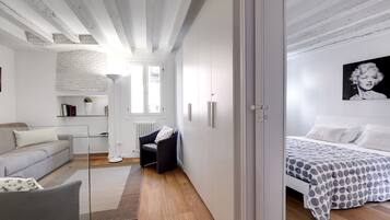 ์ํํธ | 3 ๊ฐ์ ์นจ์ค