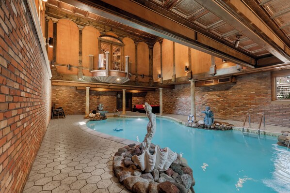 Indoor pool, a heated pool - Luxurious Winter Getaway! INDOOR POOL! (Grosse Ile Township)