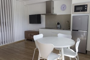 Microwave, toaster, cookware/dishes/utensils