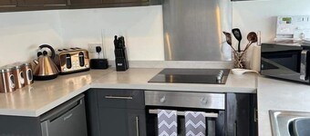 Stunning One Bed Modern & Contemporary Chalet