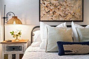 3 habitaciones, escritorio, tabla de planchar con plancha y wifi gratis