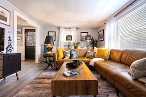 Smart-TV, Bücher, Arbeitsbereiche