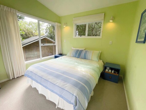 4 bedrooms, iron/ironing board, WiFi