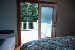 4 bedrooms, desk, iron/ironing board, free WiFi