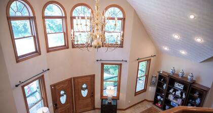 Large Family Home in Blue Ridge Mountains close to Roanoke/Blacksburg/Lynchburg