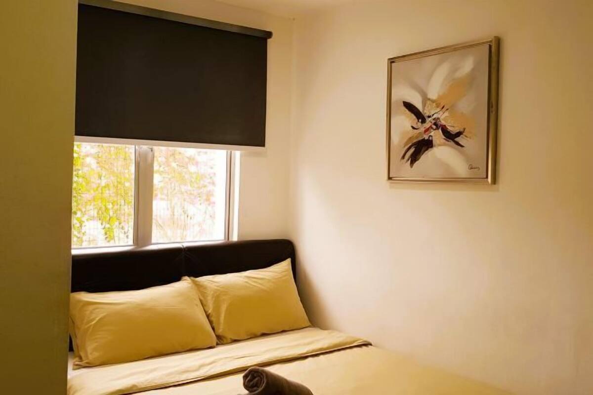 Minibar, escritorio, espacio para trabajar con un portátil