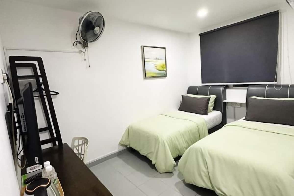 1 habitación, minibar, escritorio y espacio para trabajar con laptop