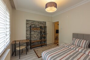 3 bedrooms, iron/ironing board, WiFi, bed sheets - In the Centre of Taksim and Galataport 2 (Istanbul)