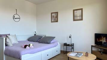 1 bedroom, iron/ironing board, WiFi, bed sheets