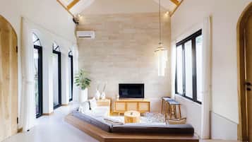 Vila, 2 quartos, vista para a piscina | Área de estar | TV de tela plana