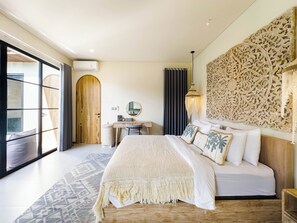 Villa, 2 habitaciones, vistas a la piscina | Escritorio, wifi gratis, ropa de cama