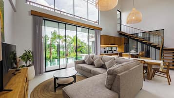 Vila, 3 quartos, vista para a piscina | Área de estar | TV de tela plana