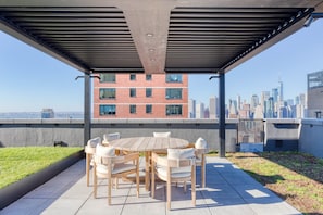 屋外ダイニングエリア