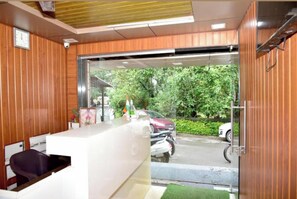 Reception - Goroomgo Swapnalok Lonavala (Mawal)