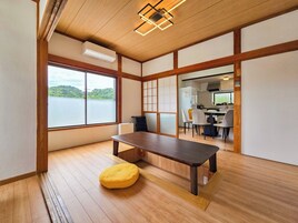 House | Laptop workspace, free WiFi, bed sheets