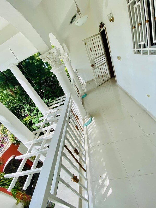 Interior - The best retreat in the city (Les Gonaïves)