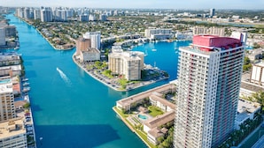 House | Desk, Internet - Amazing Studio Beautifull View Balcony Pool Gym (Hallandale Beach)
