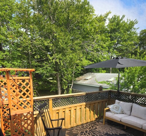 Room Available in  Comfortable Cozy Cottage on Cottage Road.
