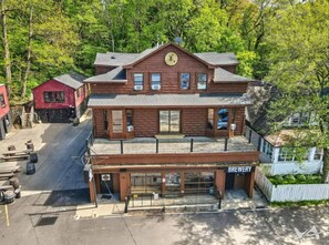 المنشأة من الخارج