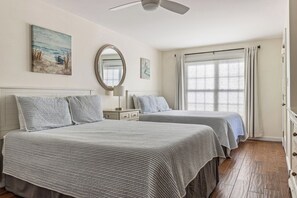 3 chambres, fer et planche à repasser, Wi-Fi, draps fournis