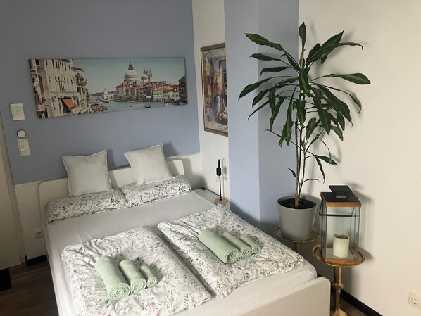 1 dormitori, escriptori, planxa i posts de planxar i wifi gratuïta