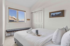 2 habitaciones, tabla de planchar con plancha, wifi y ropa de cama 