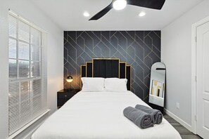 5 bedrooms, desk, iron/ironing board, WiFi