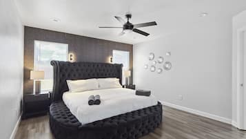 5 bedrooms, desk, iron/ironing board, WiFi