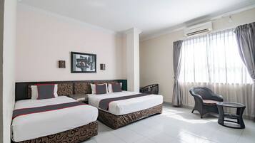 Family Suite | Desk, free WiFi, bed sheets