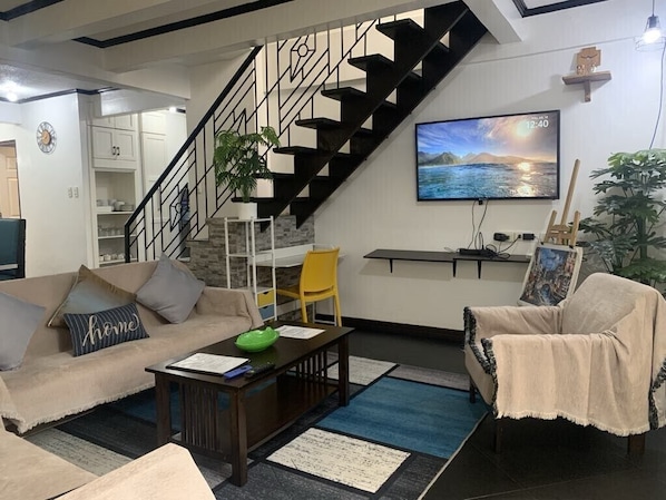 32-Zoll-Fernseher mit Kabelempfang, DVD-Player