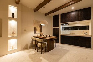 Dining - Spacious Romantic Villa Sawa in Pererenan (Pererenan)