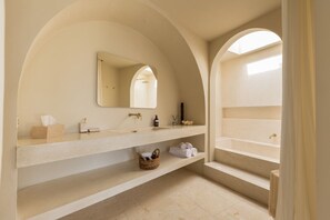 Spa - Spacious Romantic Villa Sawa in Pererenan (Pererenan)