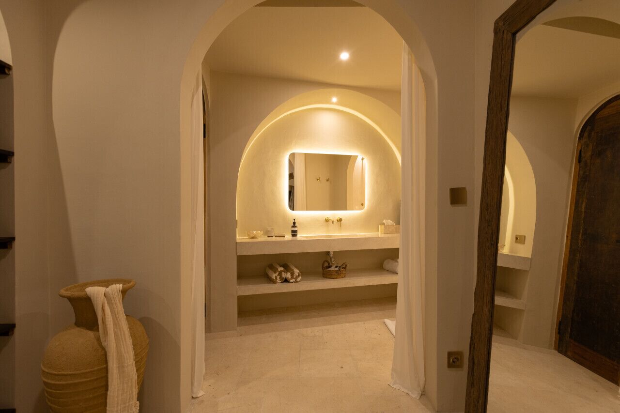 المنشأة من الداخل