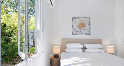 Bright 3-Bed with Garden by Banks Street Reserve