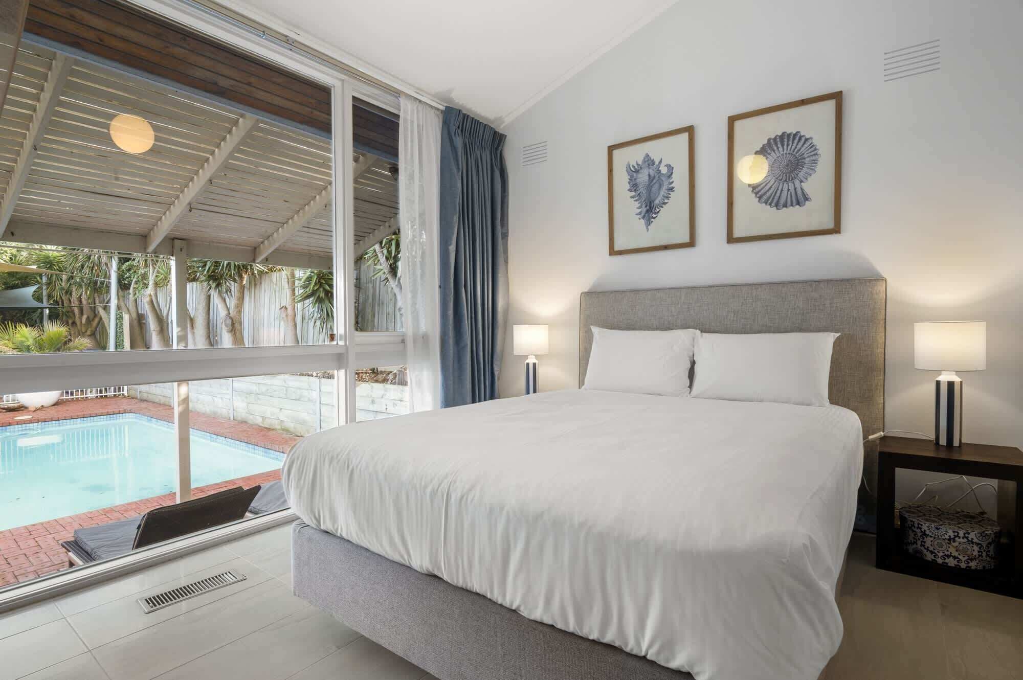 5 bedrooms, iron/ironing board, WiFi, bed sheets