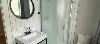 Newly Renovated 1br1ba With Asian Style Tea Room