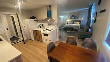 1 bedroom, iron/ironing board, internet