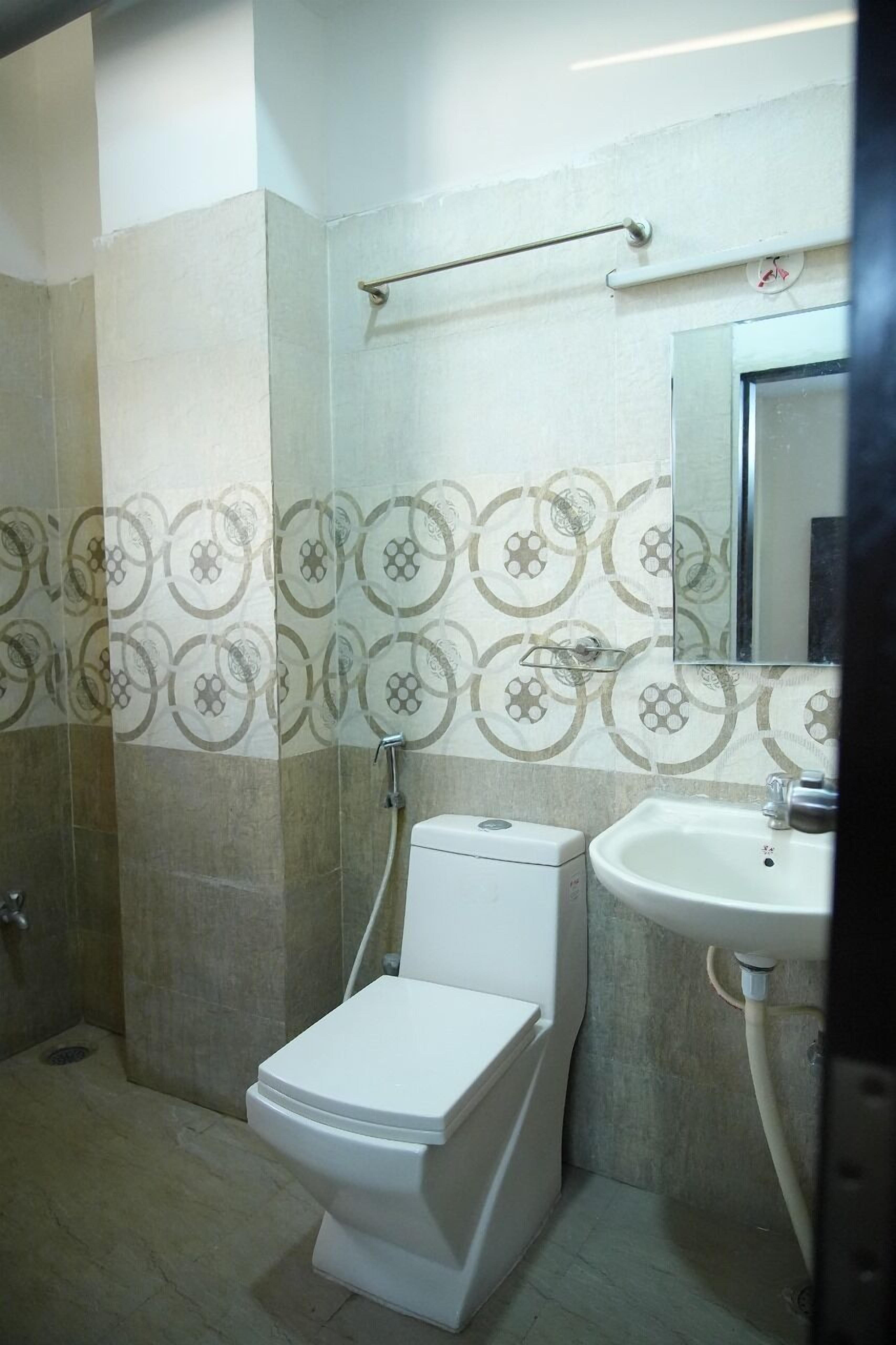 Deluxe Double Room, City View | Bathroom