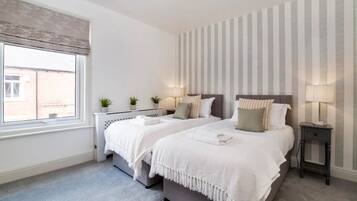 House | 2 bedrooms, iron/ironing board, free WiFi