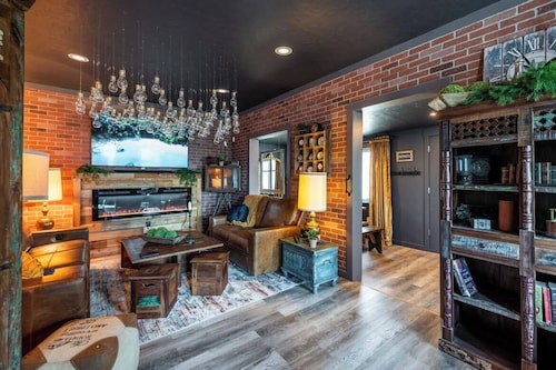 Eclectic: A One-of-a-Kind Little Gem in Nampa
