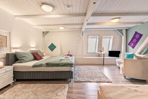 1 bedroom, free WiFi, bed sheets - Room 'Türkis' with Shared Garden (Reußenköge)