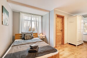 1 bedroom, free WiFi, bed sheets - Room 'Rauchquarz' with Shared Garden and Wi-Fi (Reußenköge)