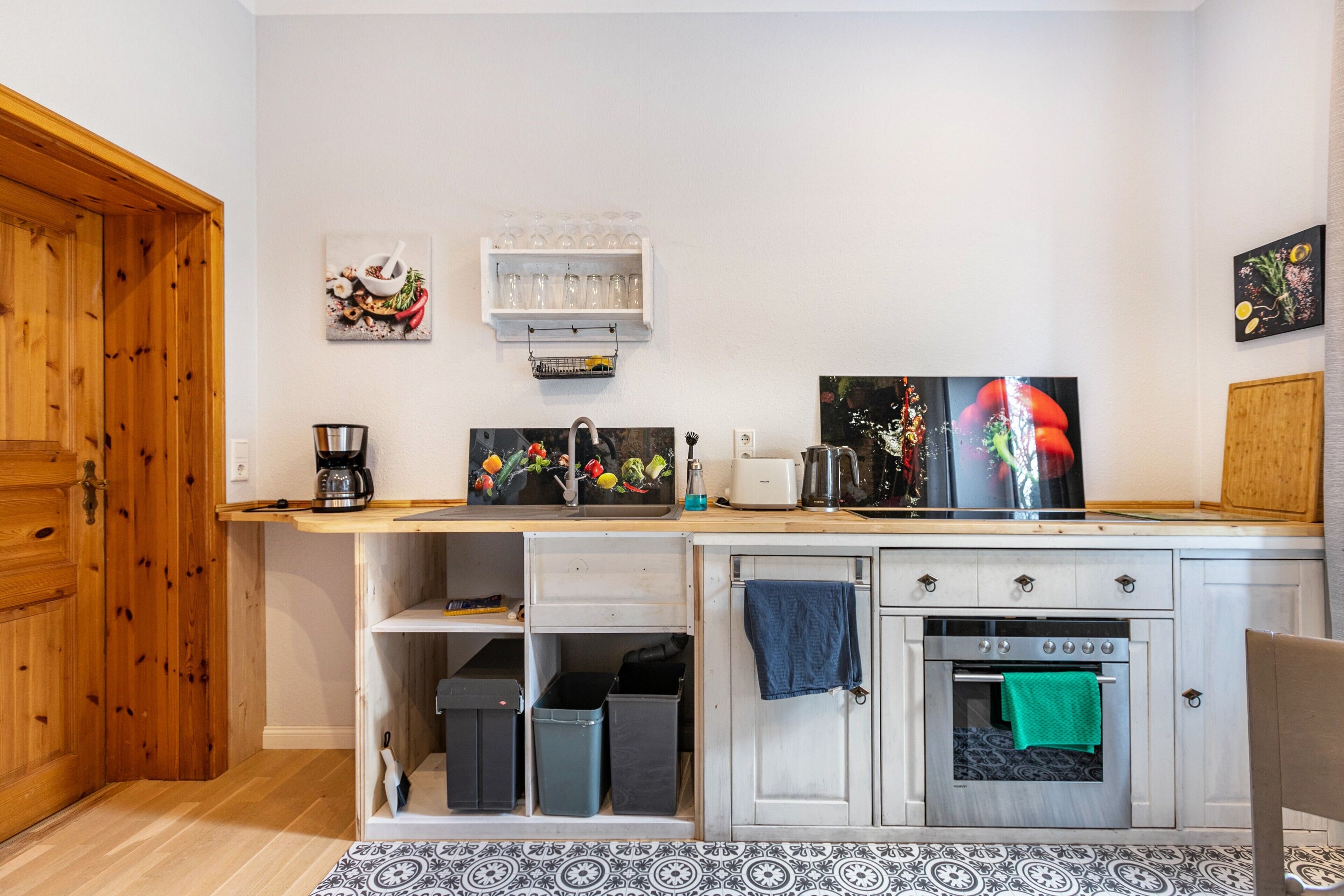 Oven, stovetop, cookware/dishes/utensils