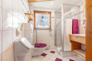 Een douche, een haardroger, handdoeken