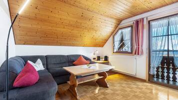 TV, table tennis, stereo